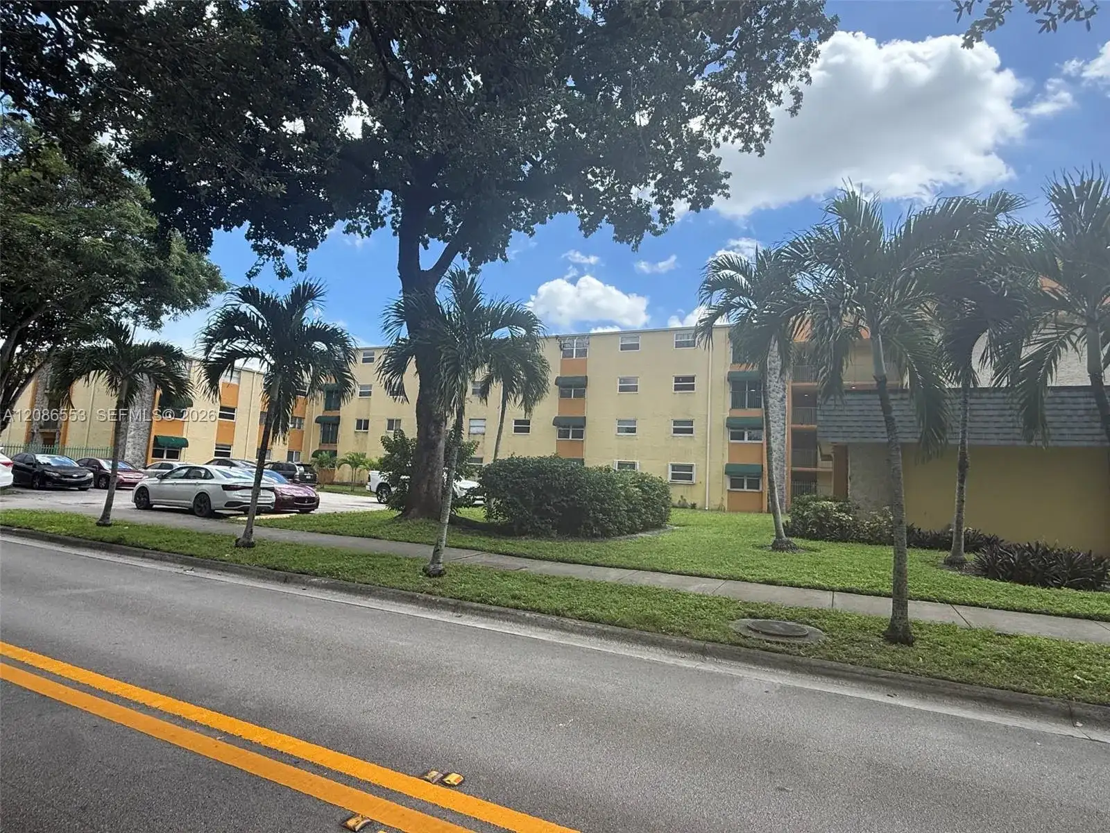 606 W 81st St # 405, Hialeah FL 33014 photo 2