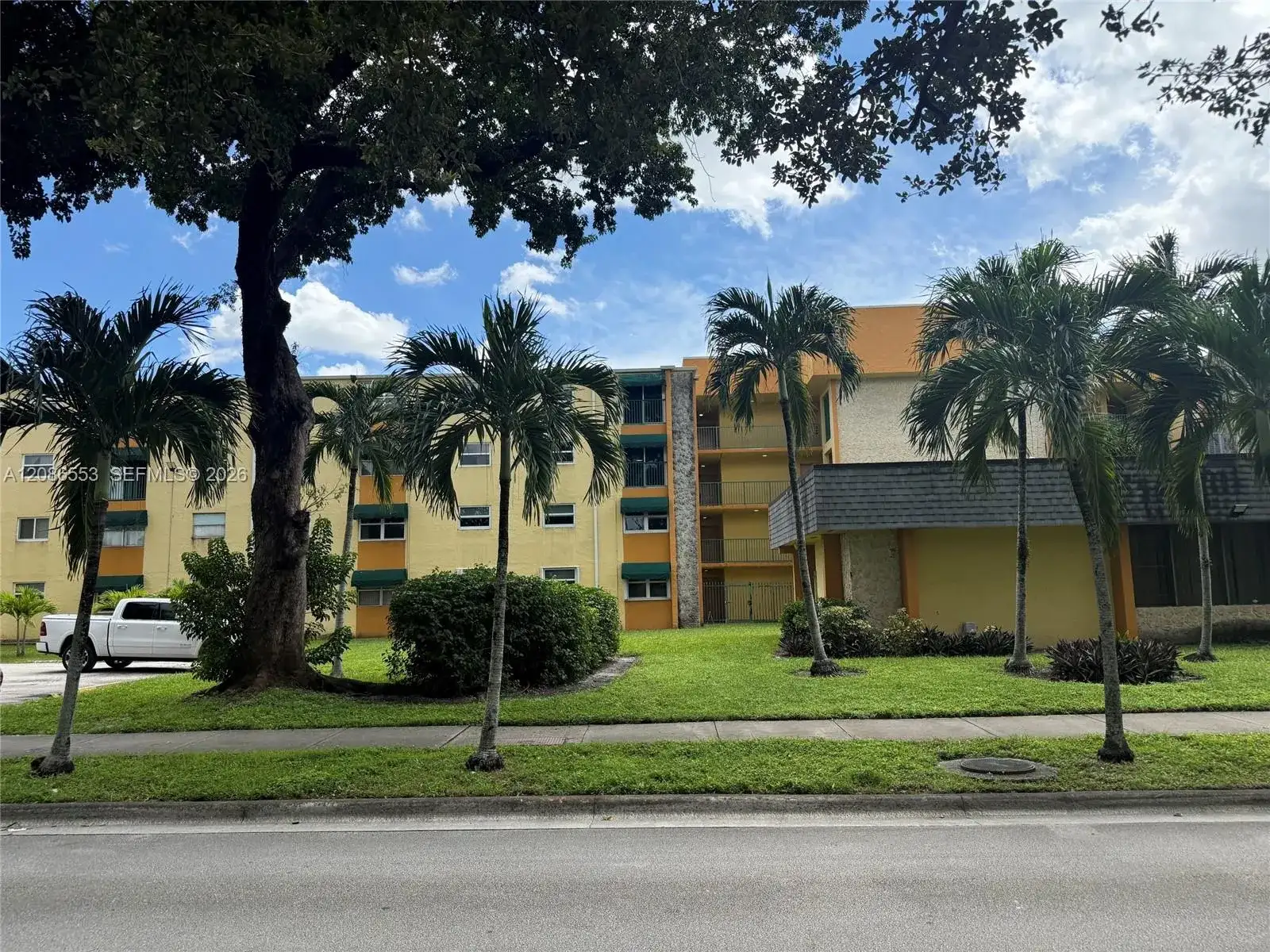 606 W 81st St # 405, Hialeah FL 33014 photo 3