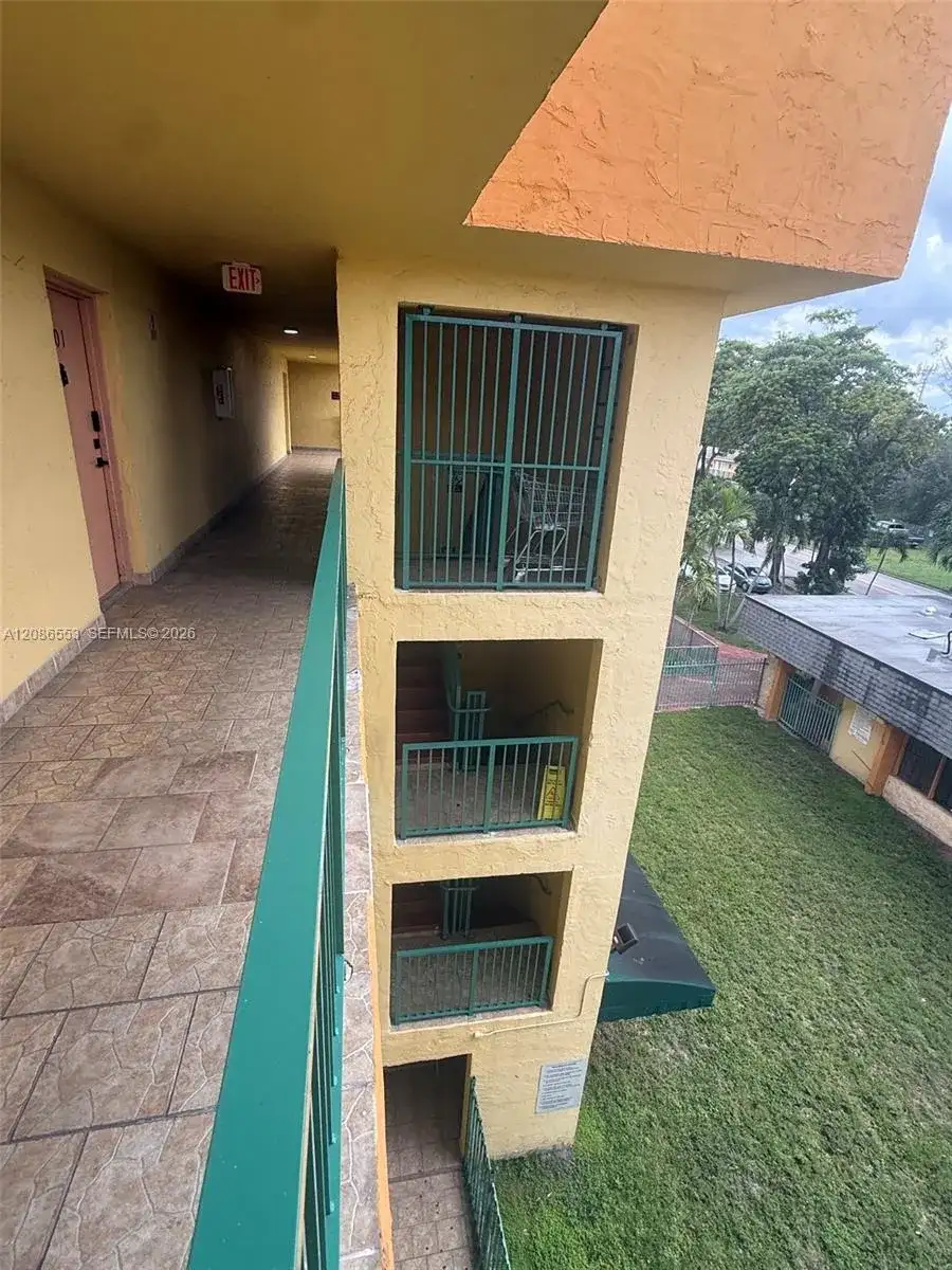 606 W 81st St # 405, Hialeah FL 33014 photo 4