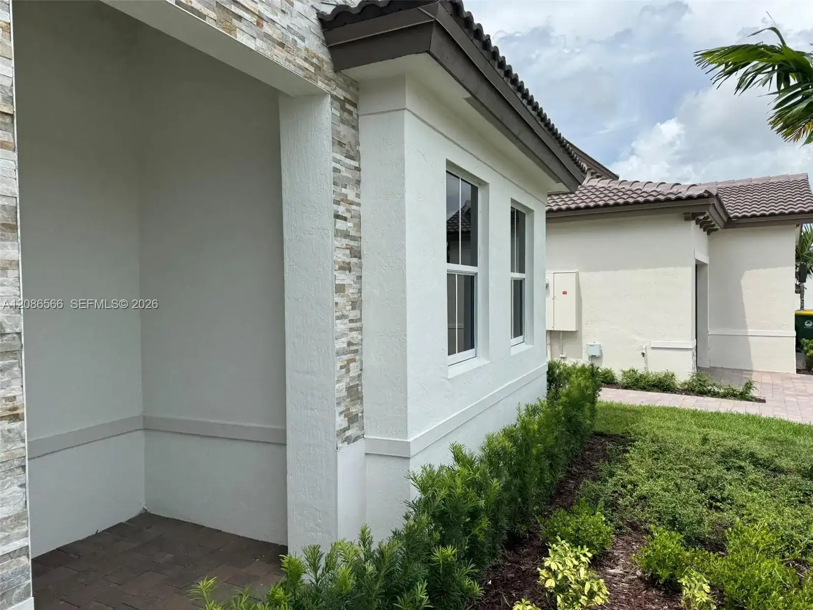 2404 SE 29th Dr, Homestead FL 33035 photo 3