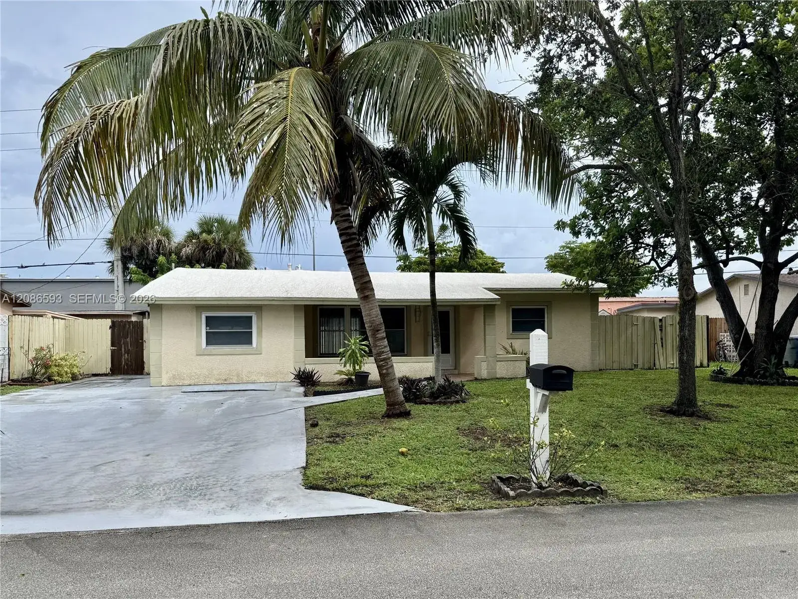 1611 NE 35th St, Pompano Beach FL 33064