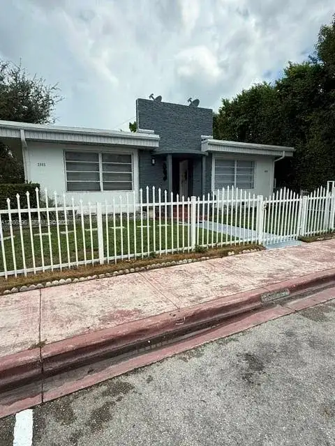 1995 Marseille Dr # 4, Miami Beach FL 33141 photo 2