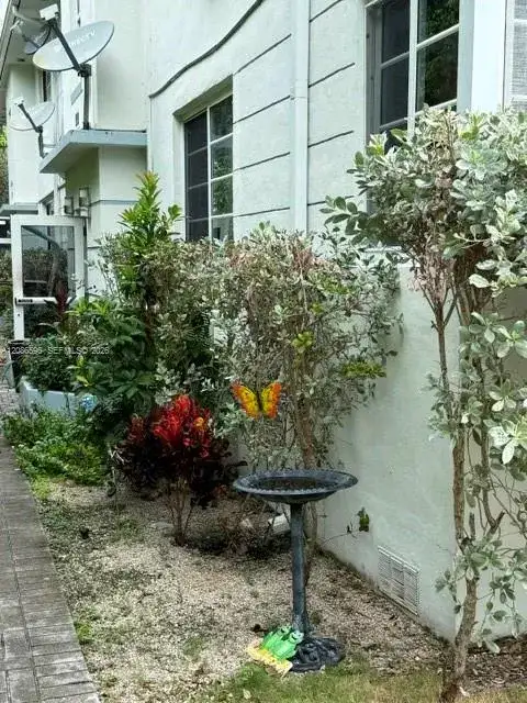 1995 Marseille Dr # 4, Miami Beach FL 33141 photo 4