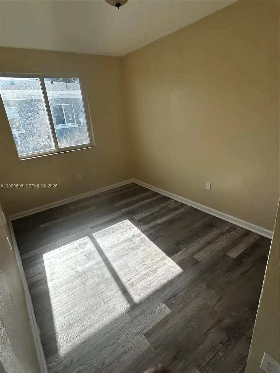 50 NW 166th St, Miami FL 33169 photo 4