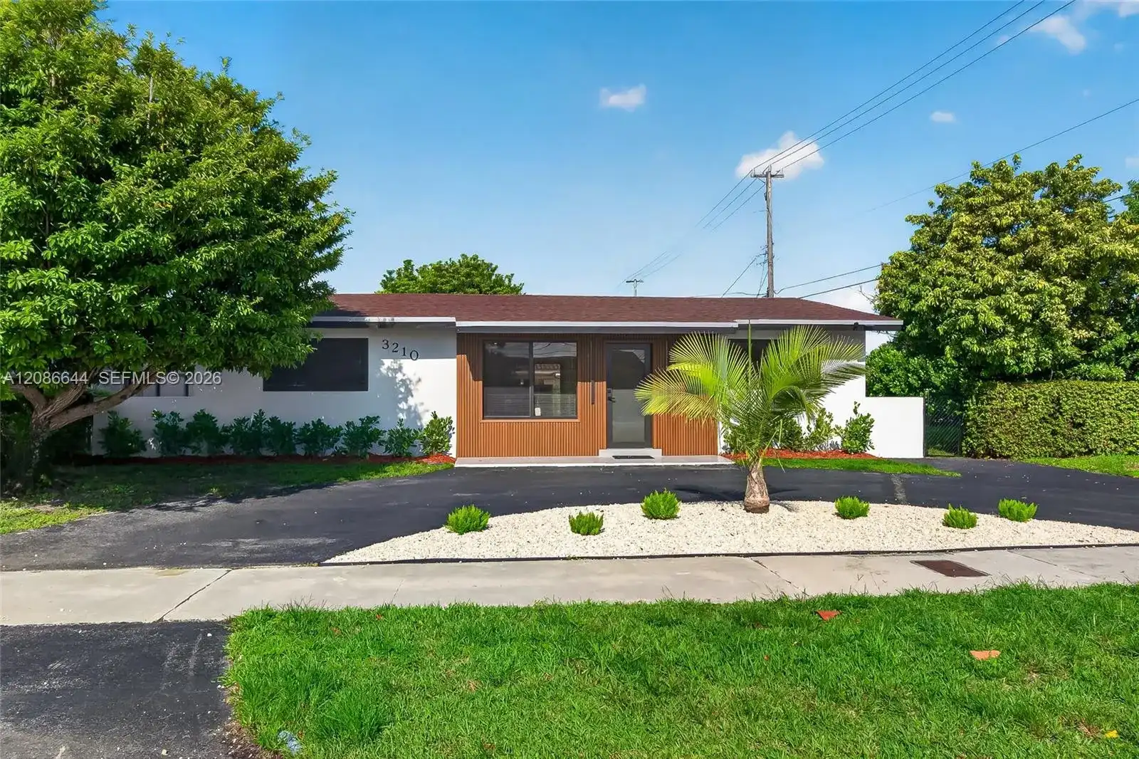 3210 SW 94th Ct, Miami FL 33165