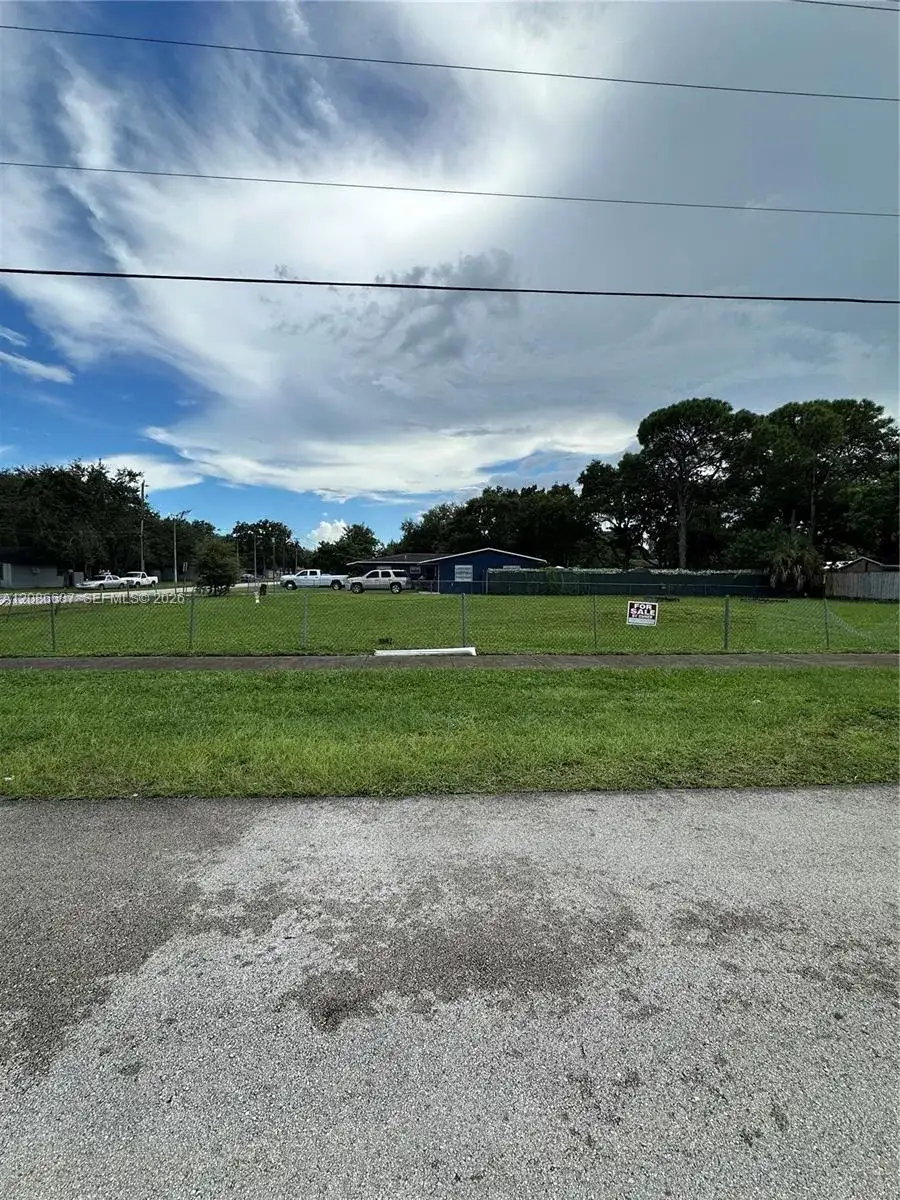 16240 NW 38th Pl, Miami Gardens FL 33054 photo 2