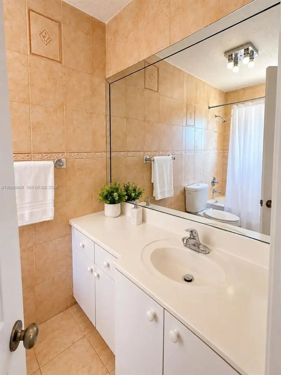 8010 NW 186th Ter, Hialeah FL 33015 photo 3