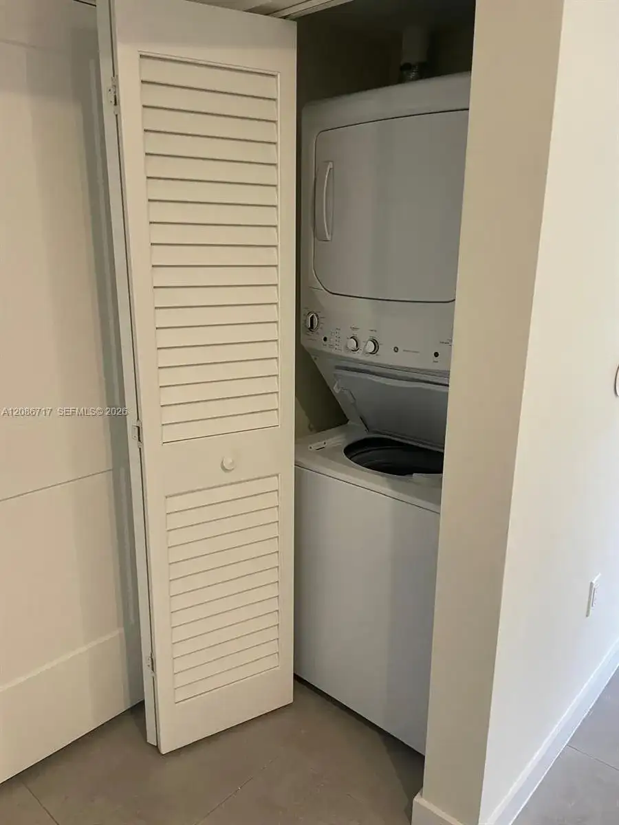 16395 Biscayne Blvd # 216, North Miami Beach FL 33160 photo 4