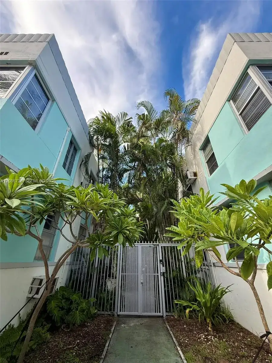 135 3rd St # 17, Miami Beach FL 33139 photo 2