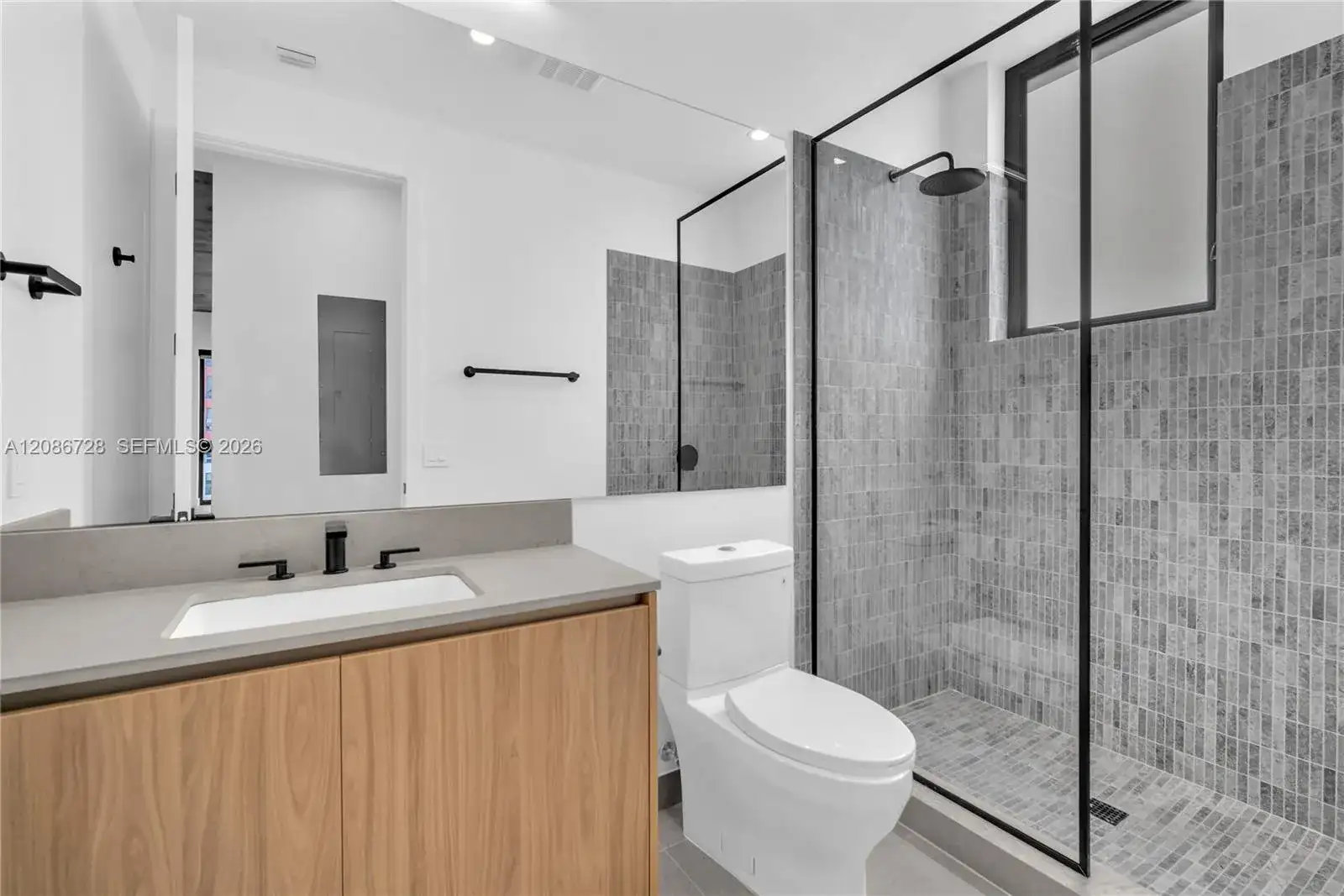 91 NW 27th St # 403, Miami FL 33127 photo 4