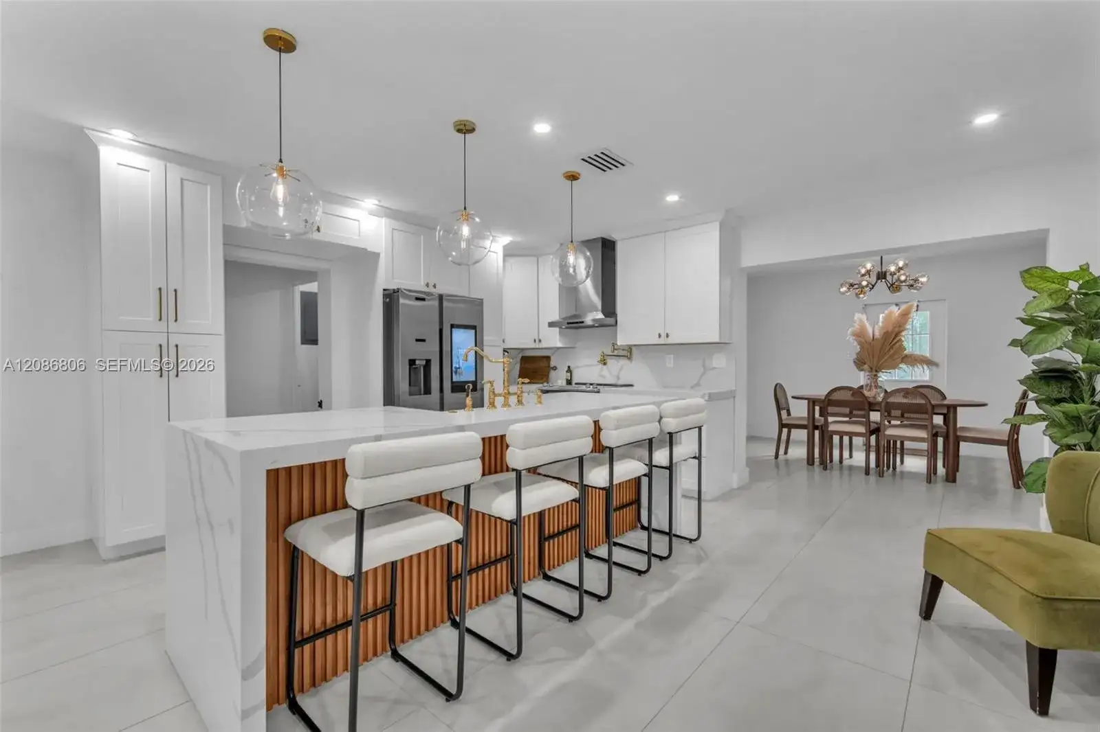 2395 NE 184th Ter, North Miami Beach FL 33160 photo 2