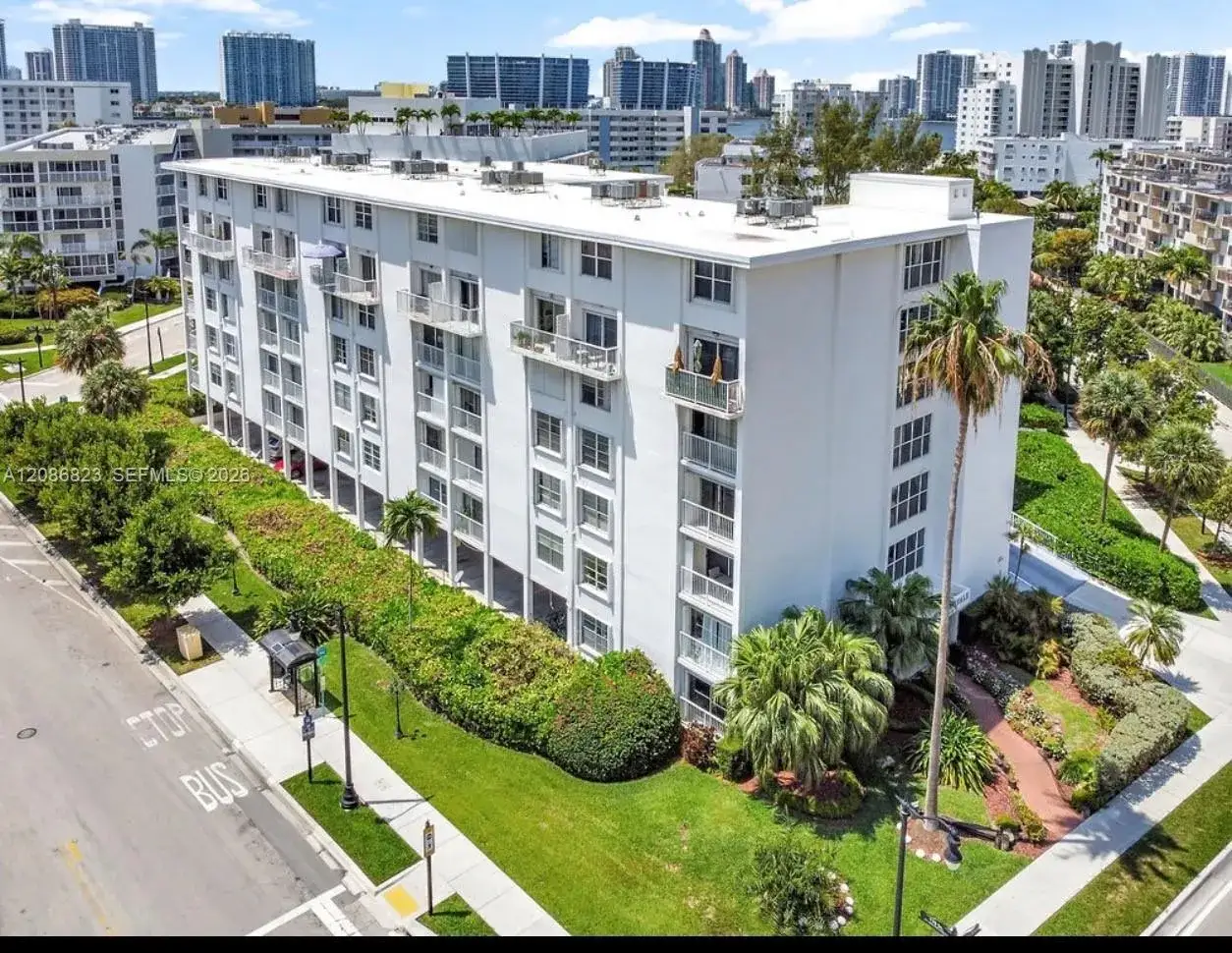 17800 Atlantic Blvd # 204, Sunny Isles Beach FL 33160