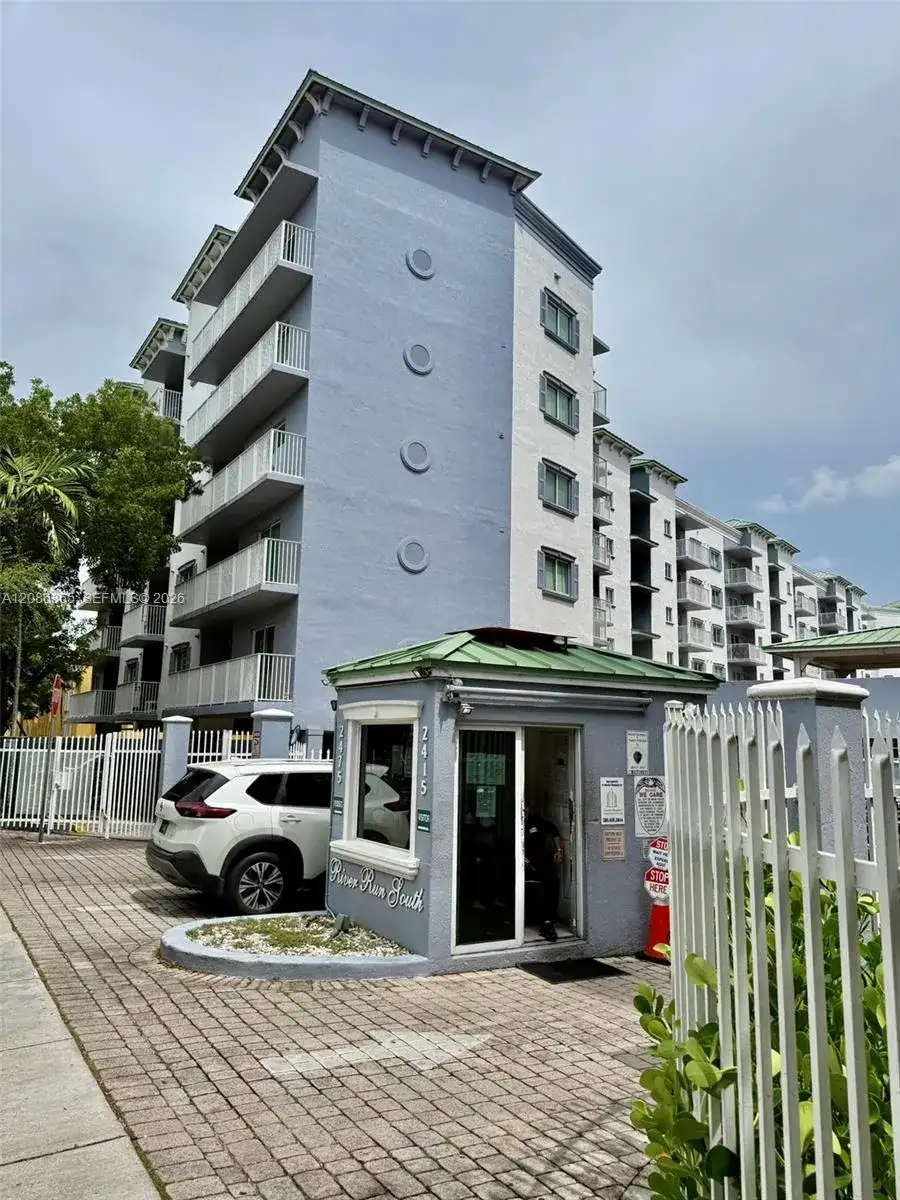 2475 NW 16th Street Rd # 418, Miami FL 33125 photo 2