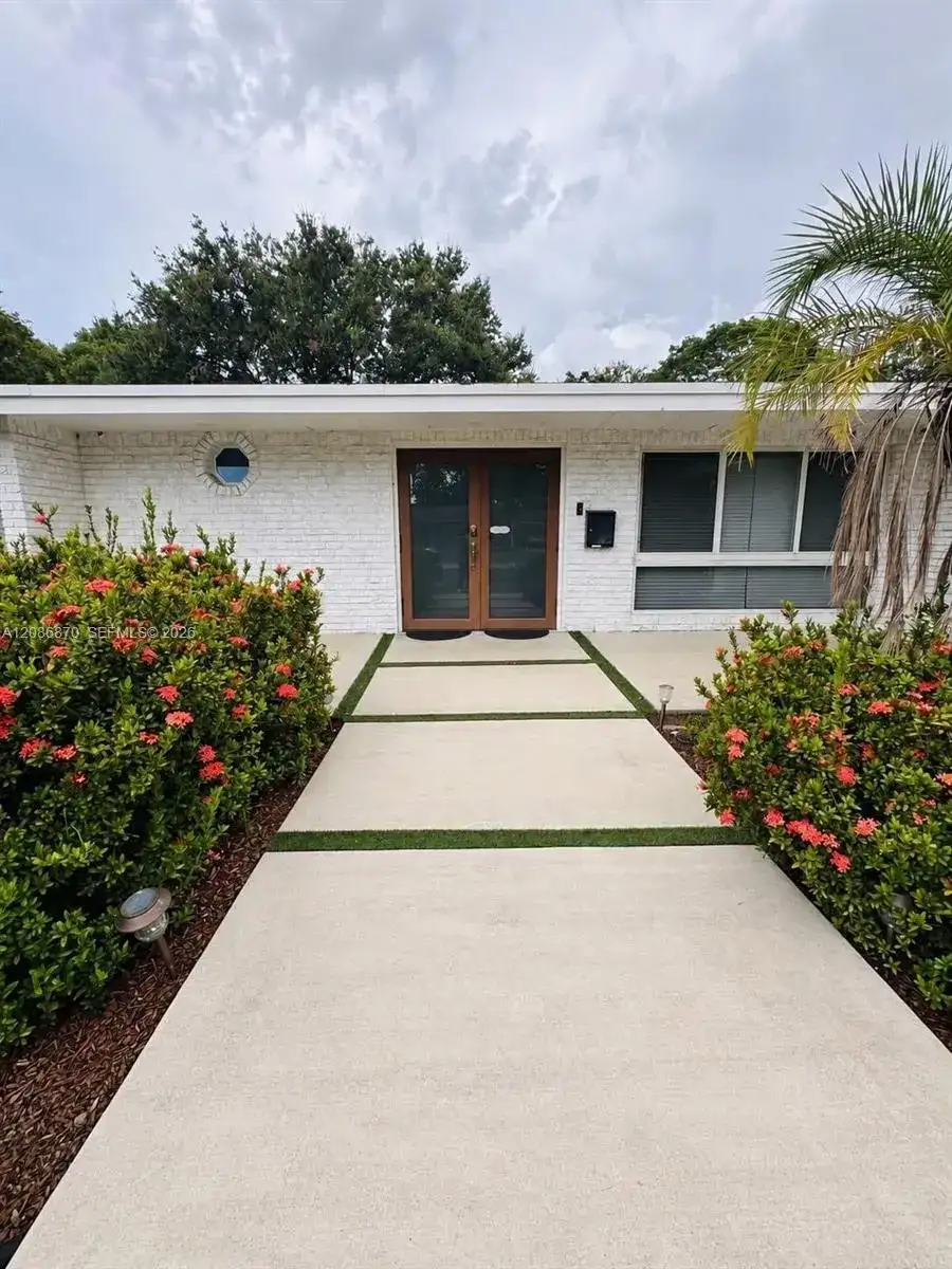 695 SW 65th Ave, Margate FL 33068 photo 2
