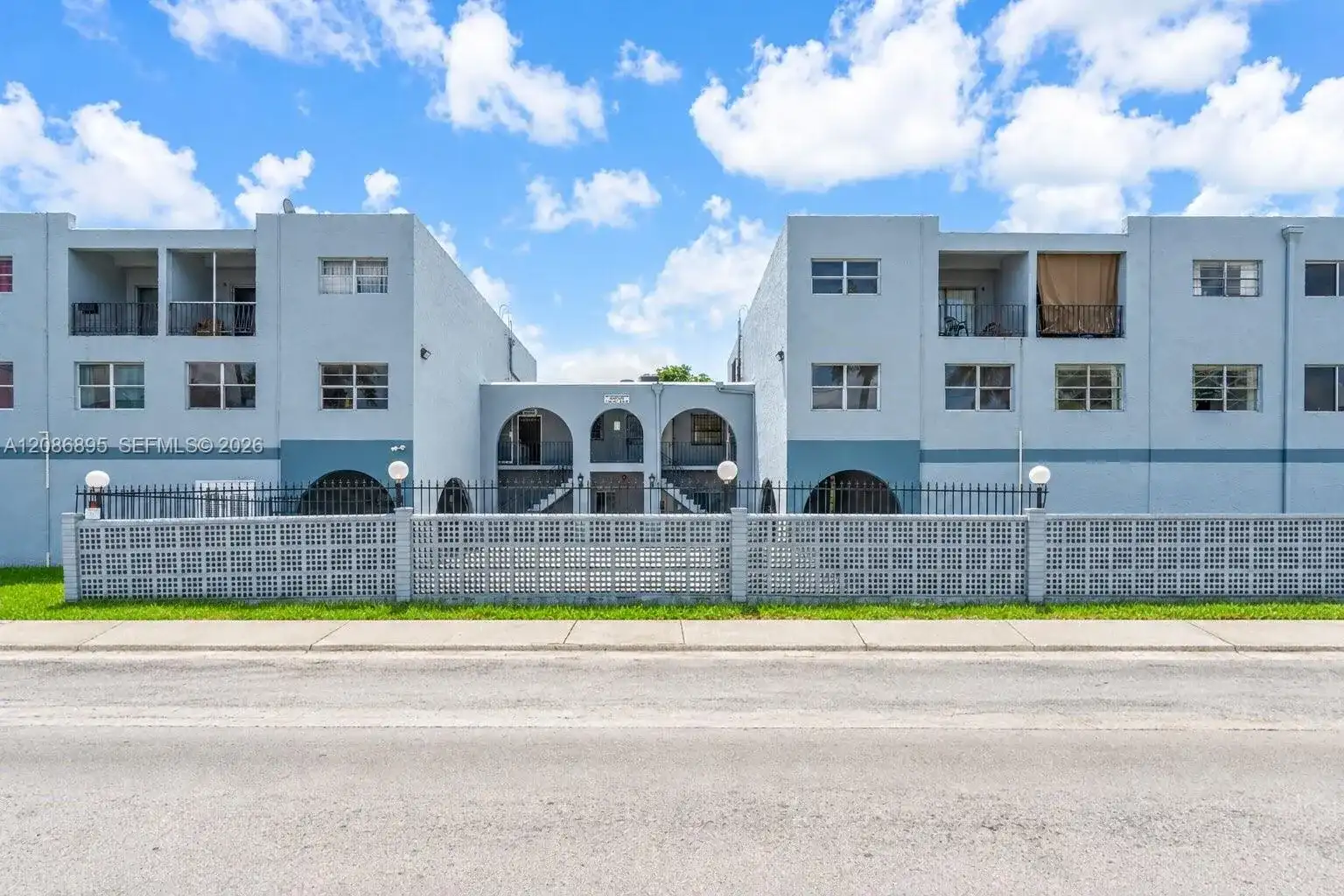 1300 W 53rd St # 20, Hialeah FL 33012