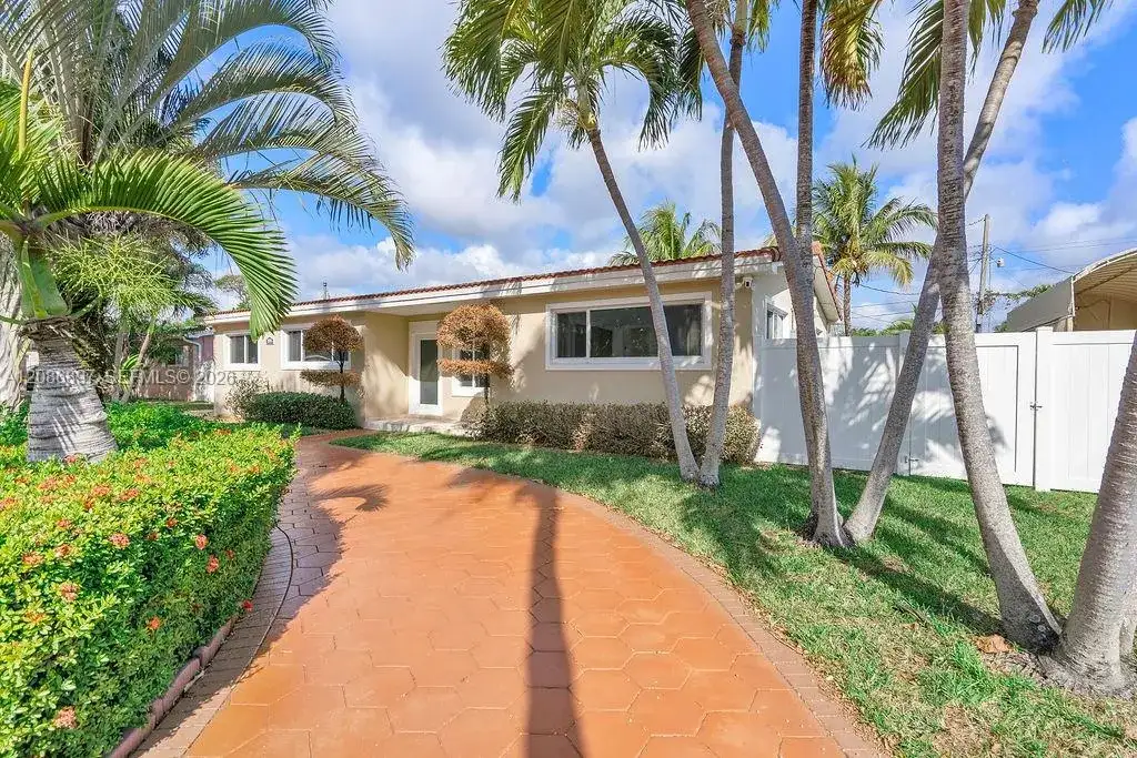 2475 NE 214th St, Aventura FL 33180 photo 3