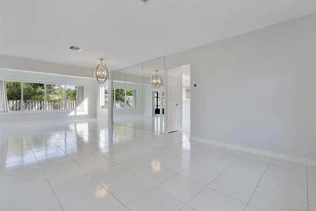 2475 NE 214th St, Aventura FL 33180 photo 4