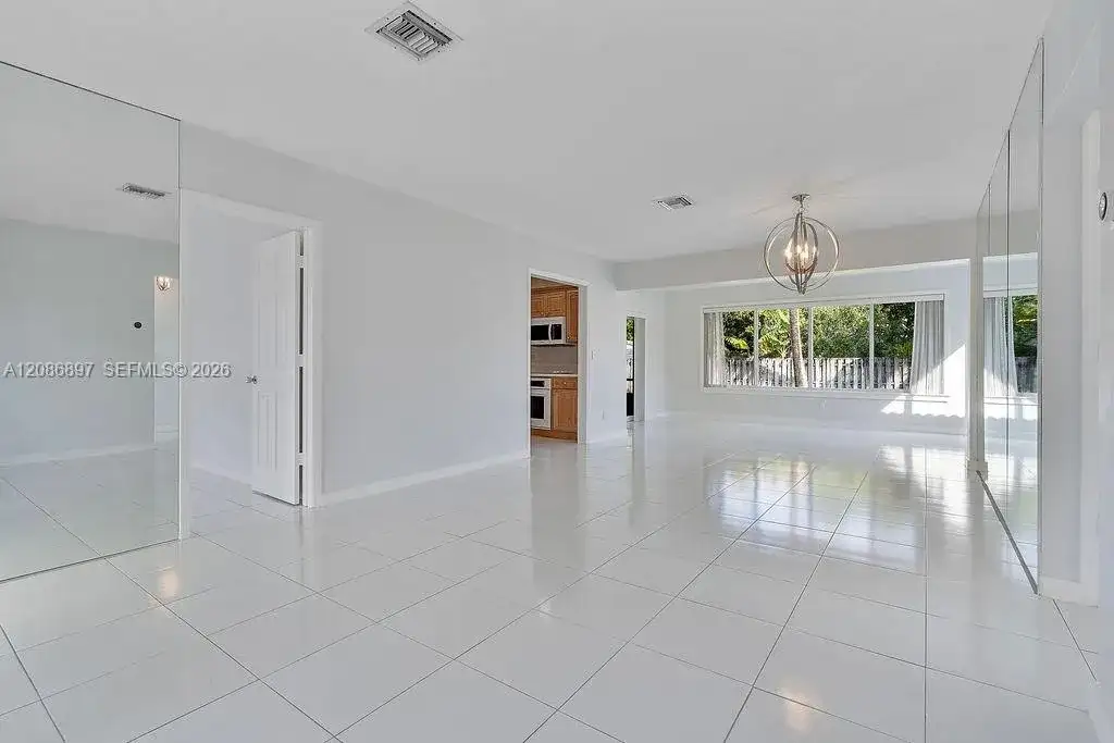 2475 NE 214th St, Aventura FL 33180 photo 5