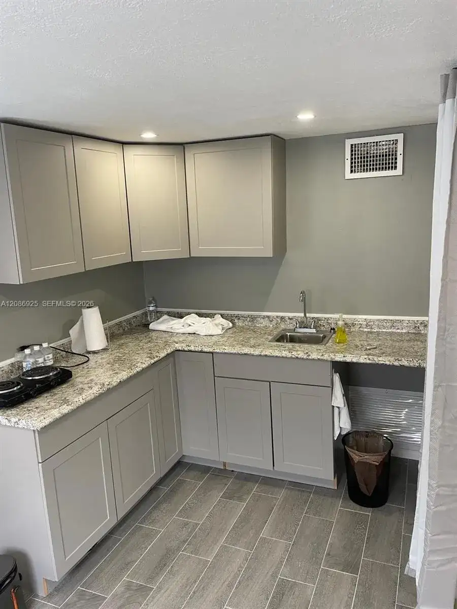 600 RING RD, Orlando FL 32811 photo 5