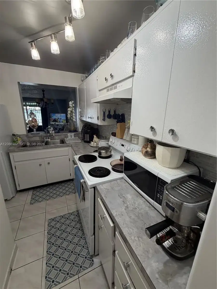 400 NW 107th Ave # 4D, Miami FL 33172 photo 4