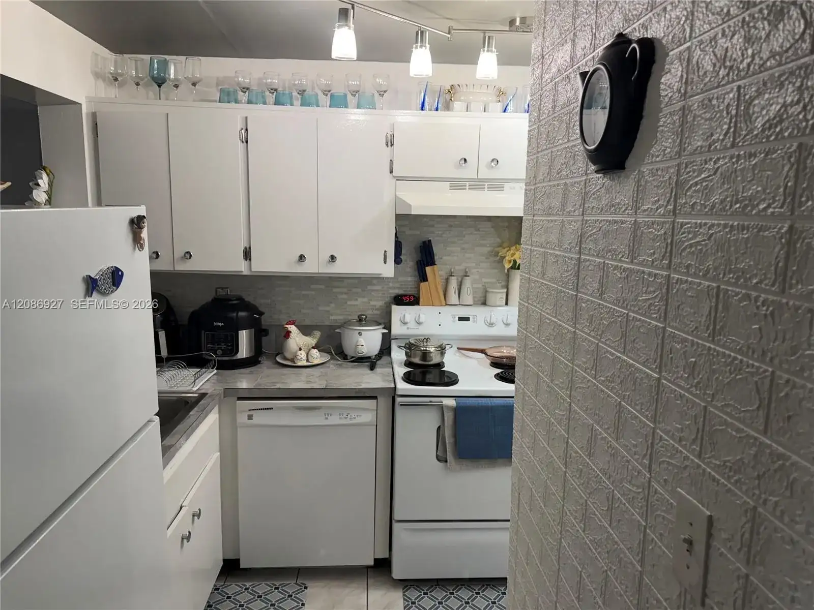 400 NW 107th Ave # 4D, Miami FL 33172 photo 5