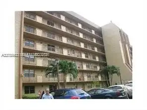3001 W Rolling Hills Cir # 407, Davie FL 33328 photo 2