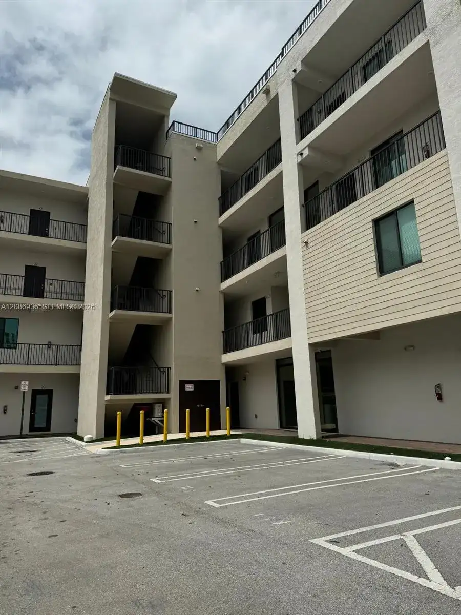 4725 NW 85th Ave # 44, Doral FL 33166 photo 2
