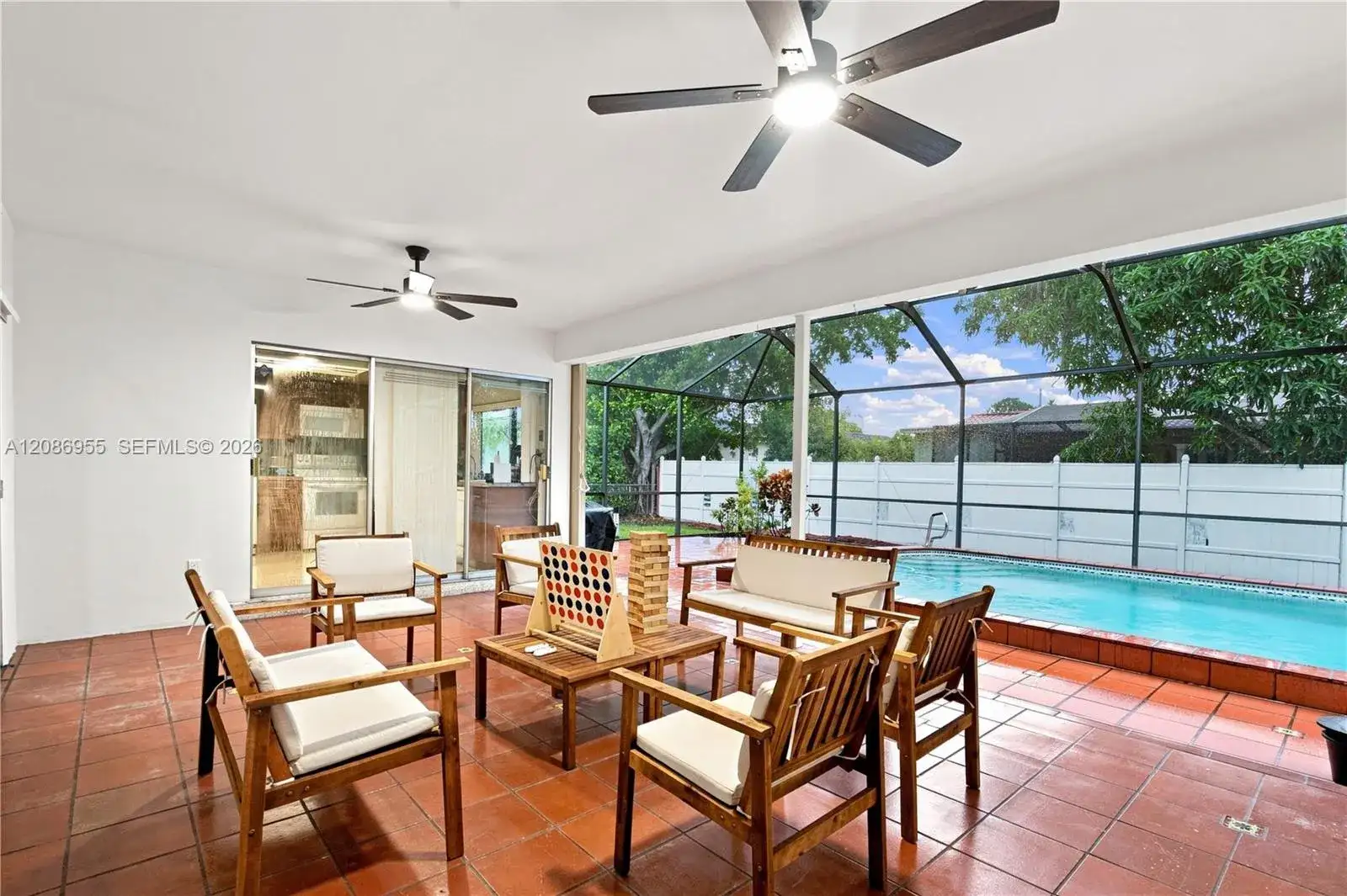 1811 SW 99th Ave, Miami FL 33165 photo 2