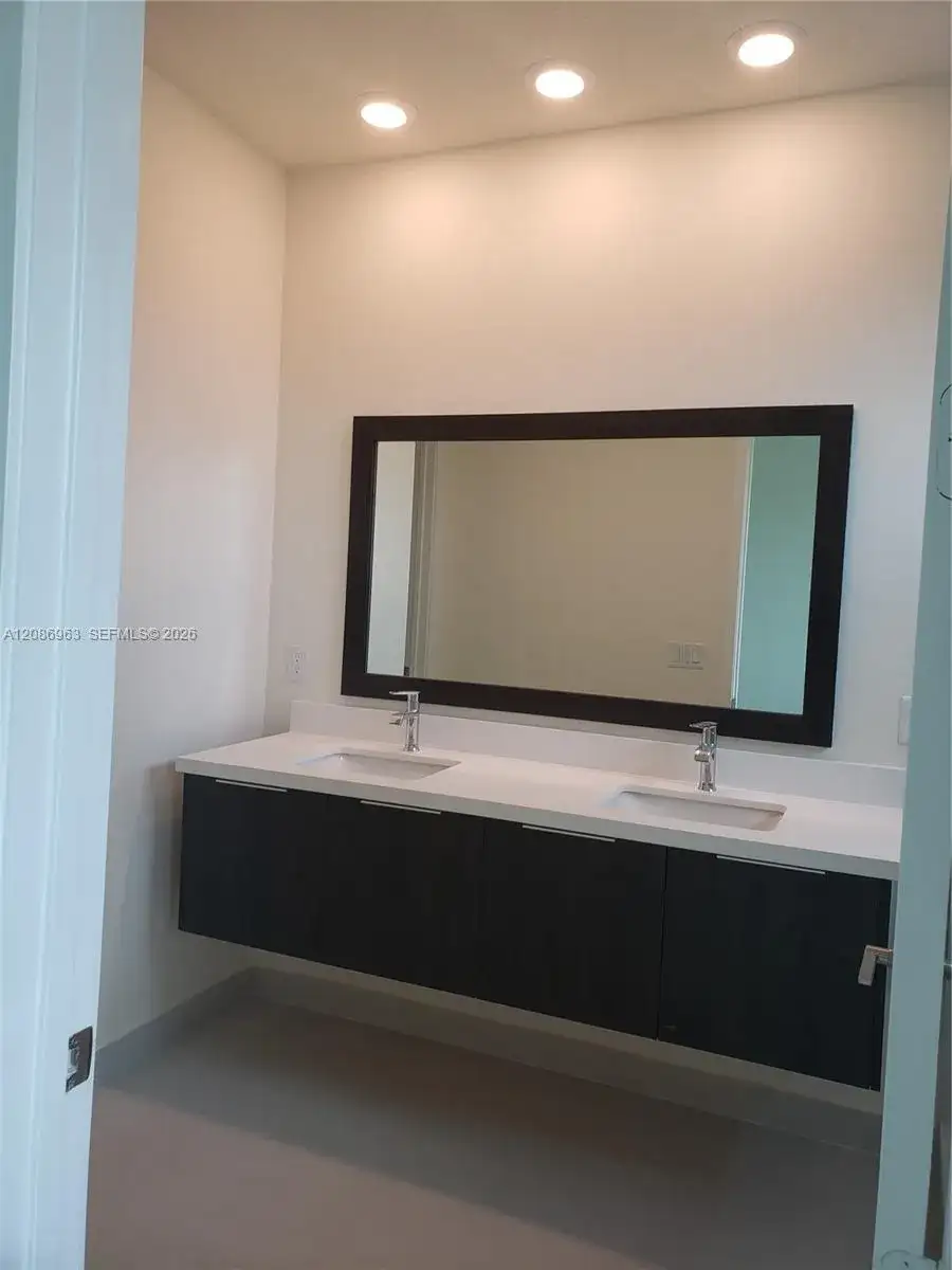 10275 NW 66th St, Doral FL 33178 photo 2