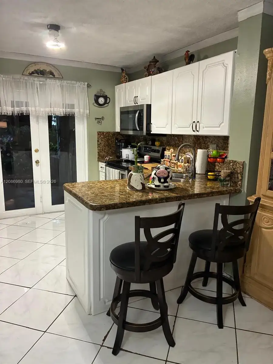 2403 W 76th St # 102, Hialeah FL 33016