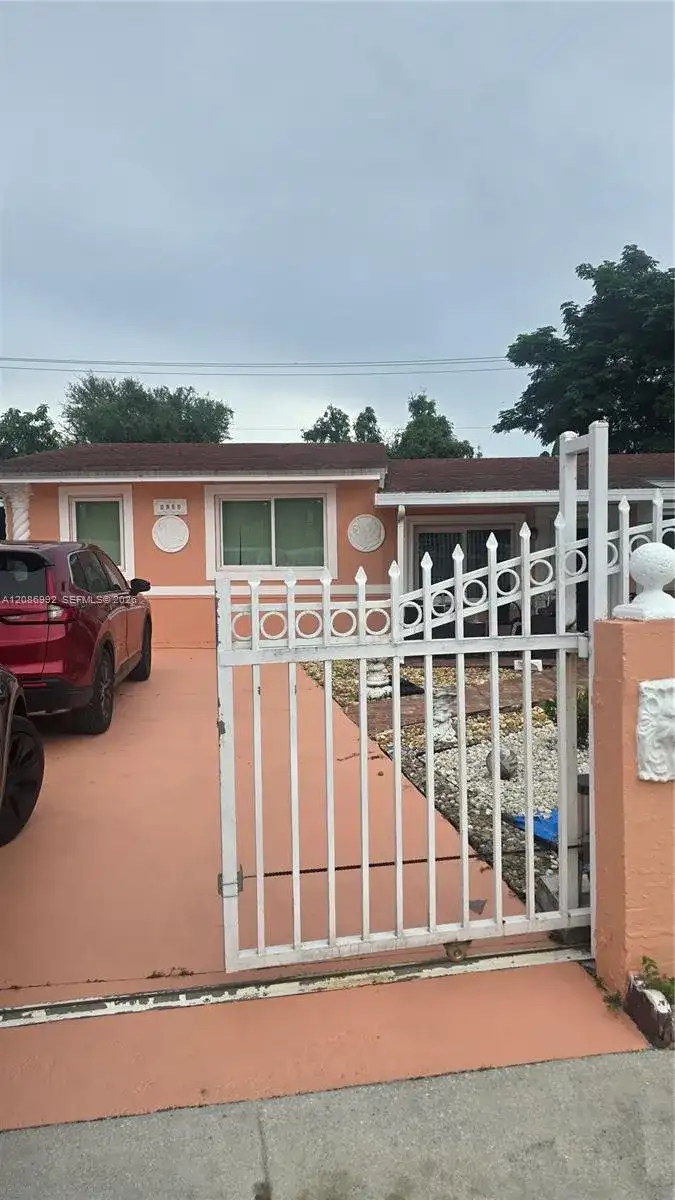 2911 NW 163rd St, Miami Gardens FL 33054 photo 2