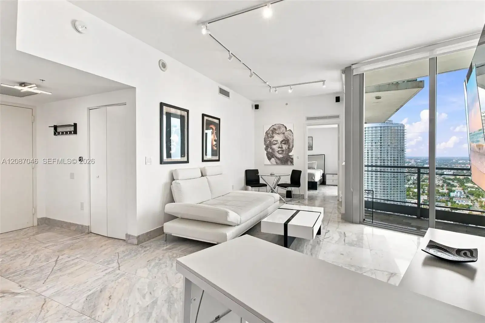 92 SW 3rd St # 5106, Miami FL 33130 photo 2