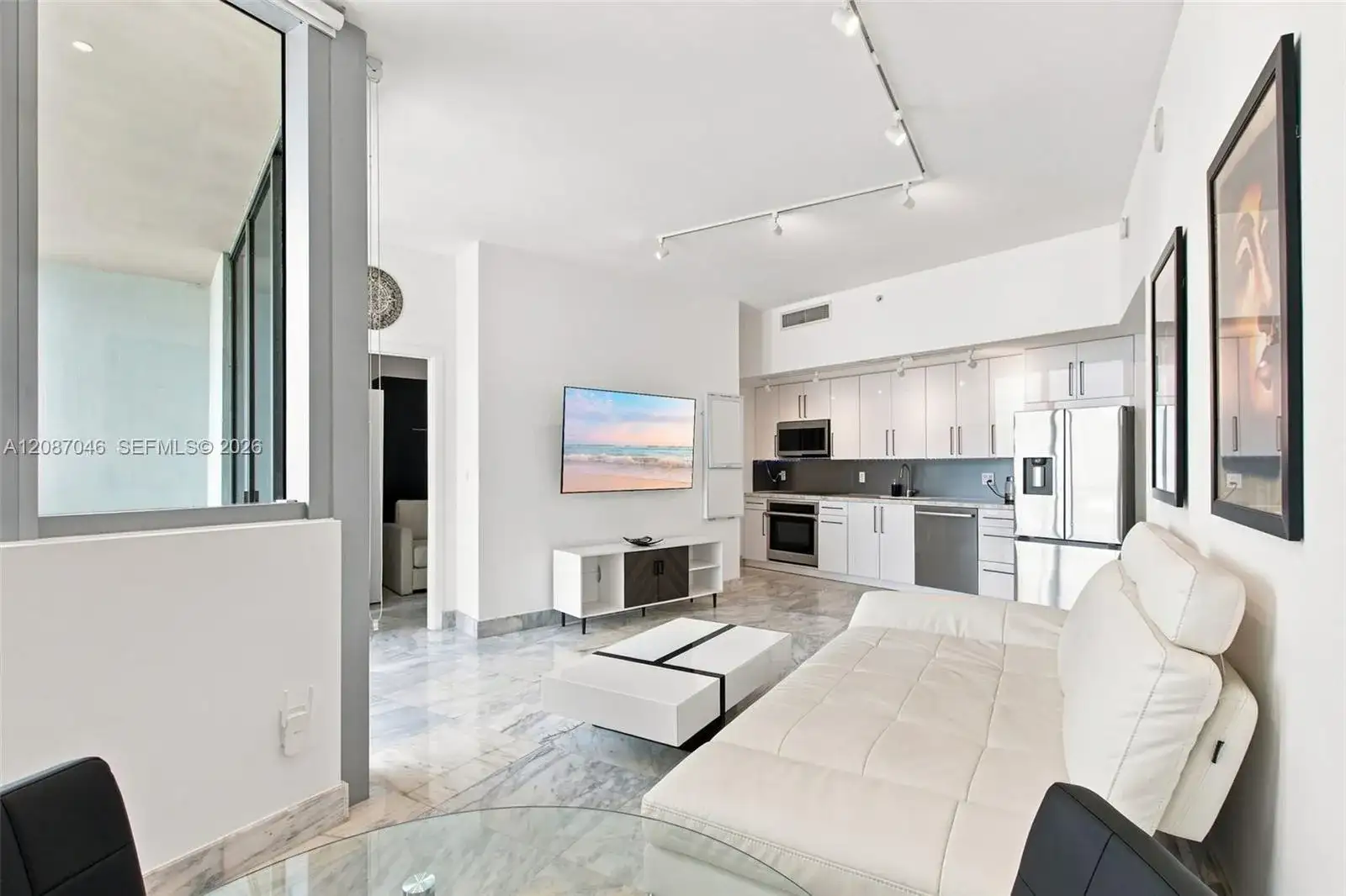 92 SW 3rd St # 5106, Miami FL 33130 photo 4