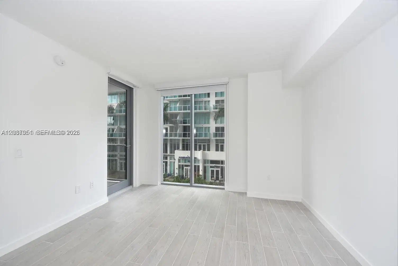 31 SE 6th St # 406, Miami FL 33131 photo 4