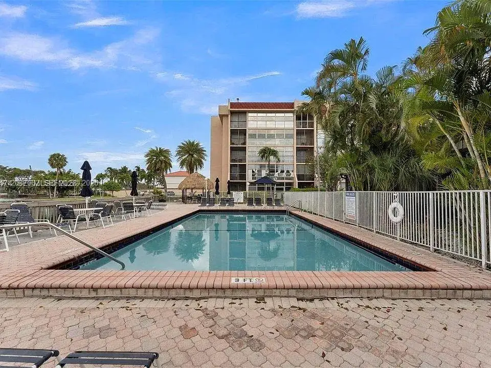 2101 Atlantic Shores Blvd # 207, Hallandale Beach FL 33009