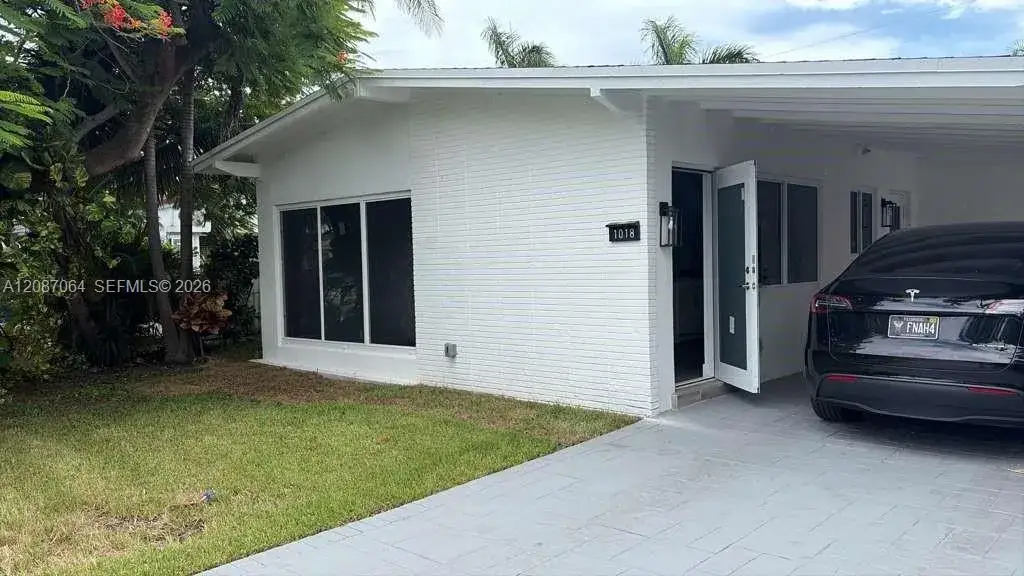 1018 NE 7th St, Hallandale Beach FL 33009