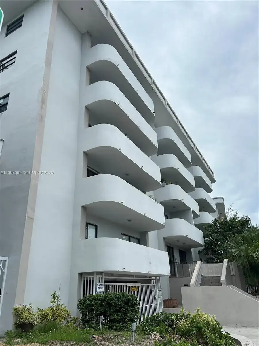 110 S Shore Dr # 4E, Miami Beach FL 33141