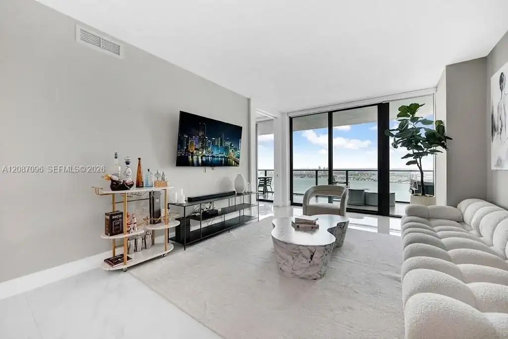 650 NE 32nd St # 4705, Miami FL 33137 photo 2