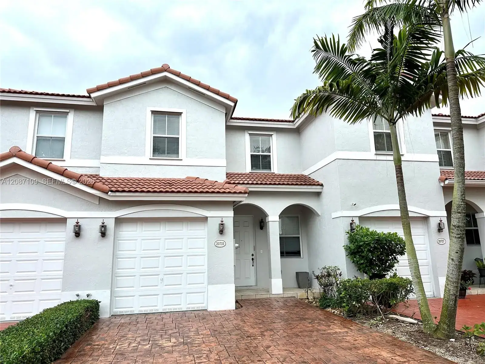 20733 NE 10th Ct, Miami FL 33179 photo 2