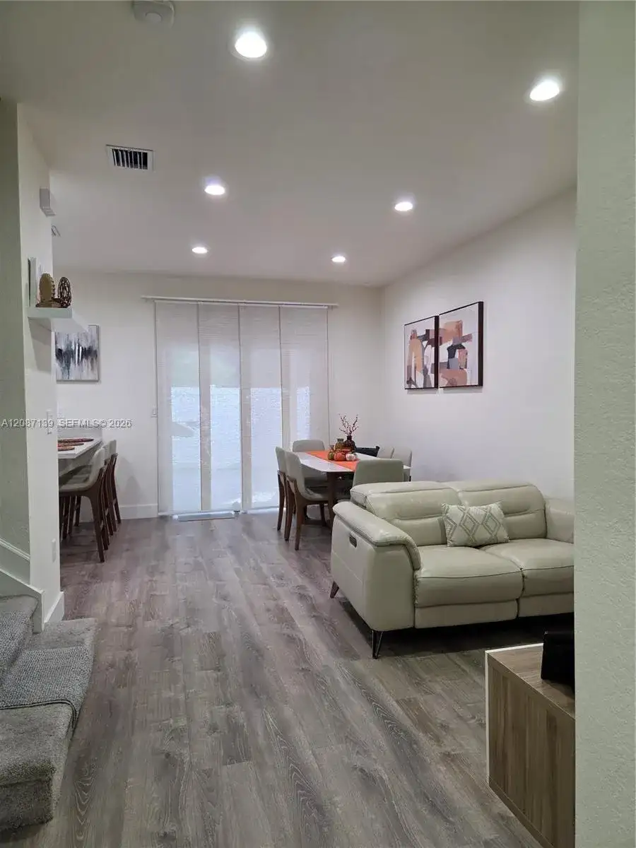 11079 W 32nd Ln, Hialeah FL 33018 photo 5