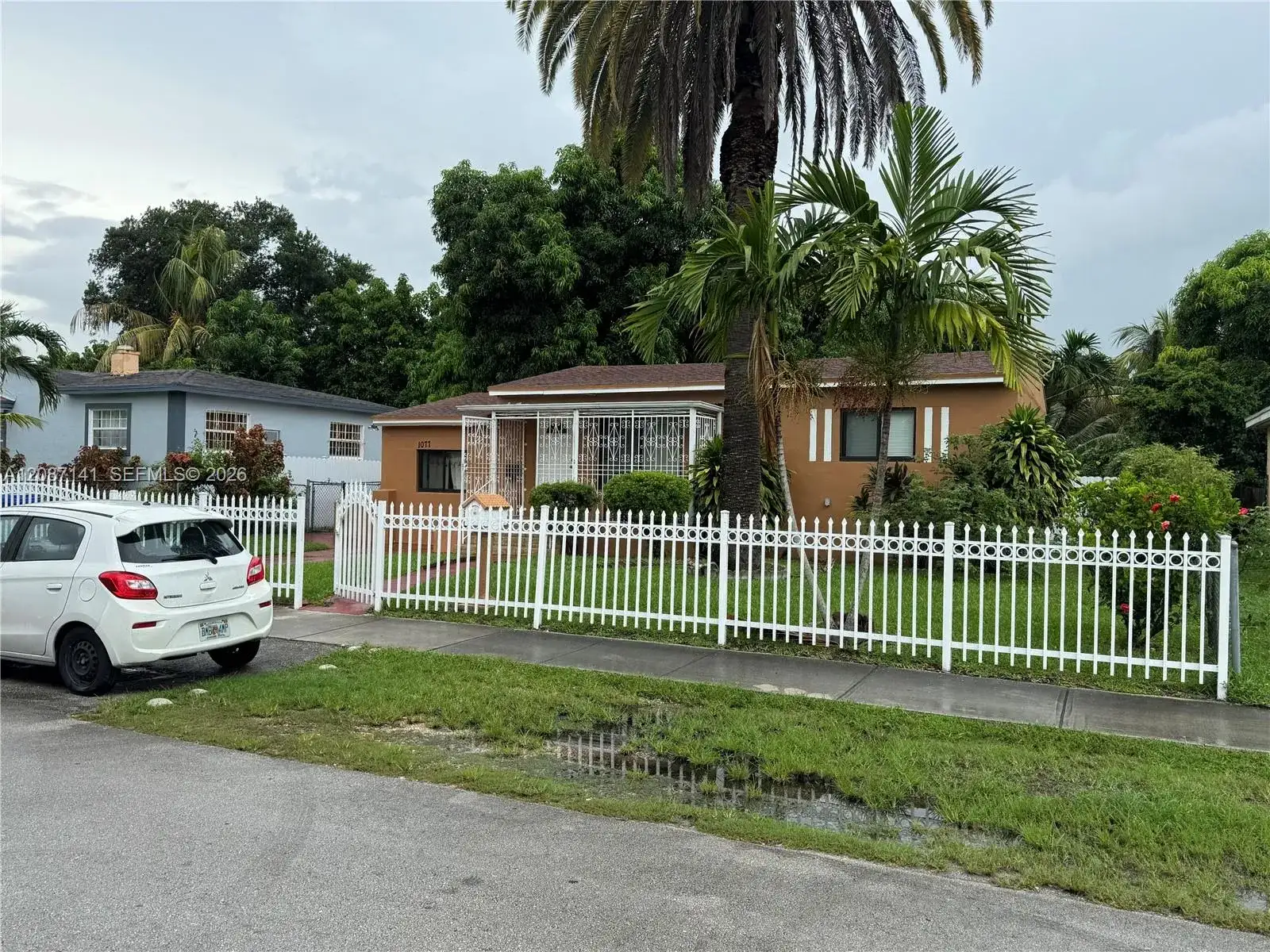 1077 NE 157th Ter, North Miami Beach FL 33162 photo 2