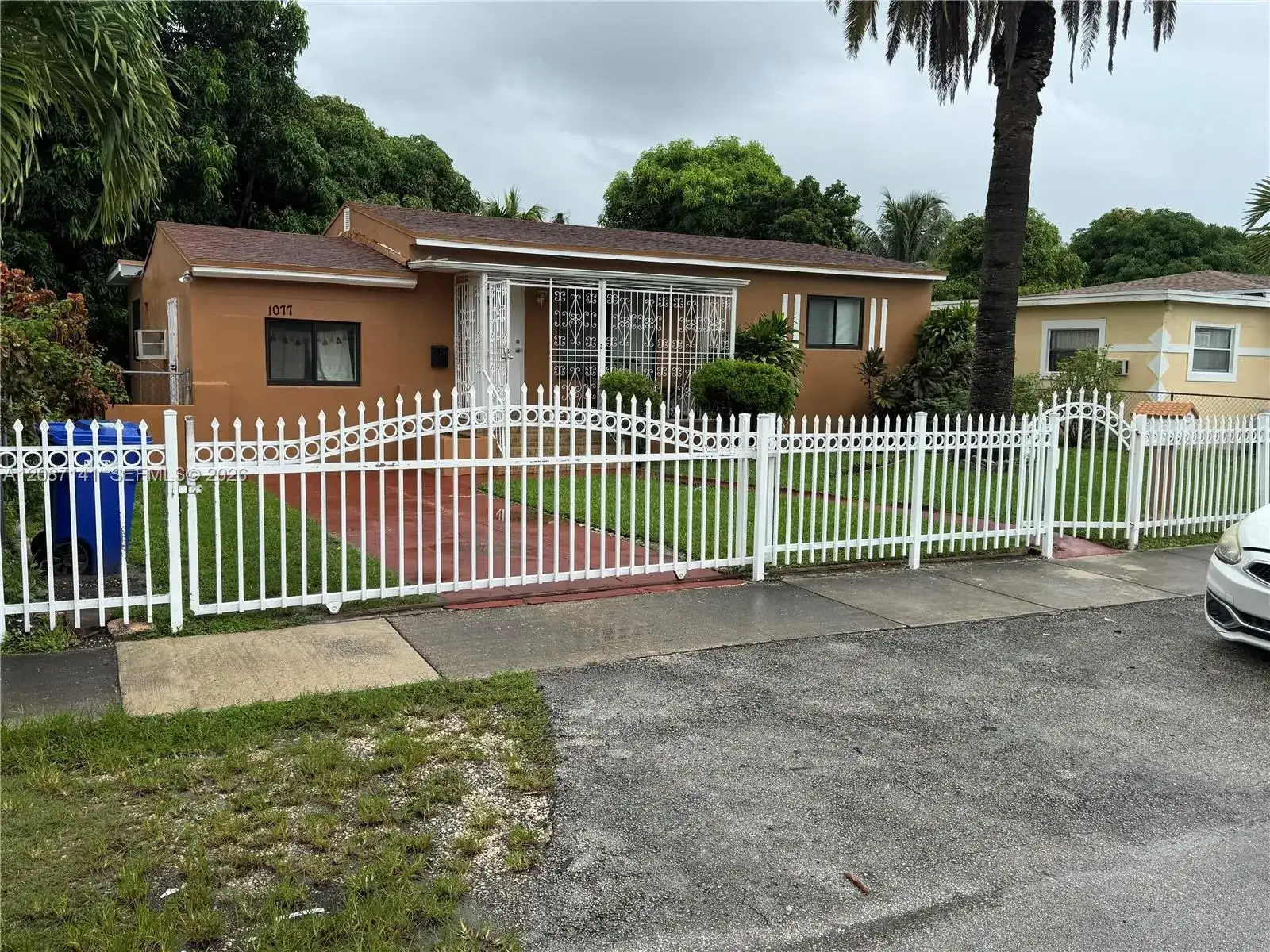1077 NE 157th Ter, North Miami Beach FL 33162 photo 3