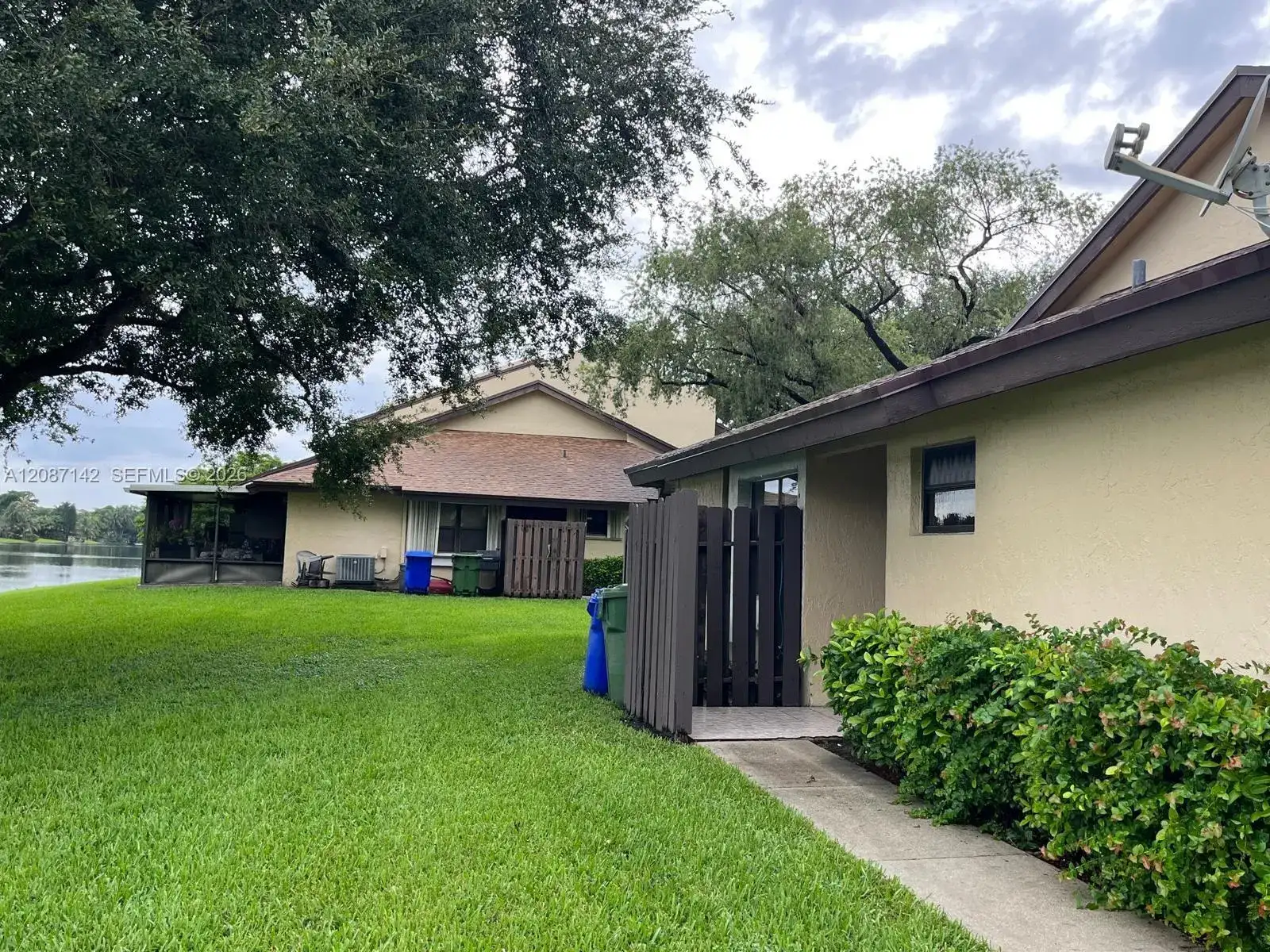 310 SW 96th Ter, Pembroke Pines FL 33025 photo 3
