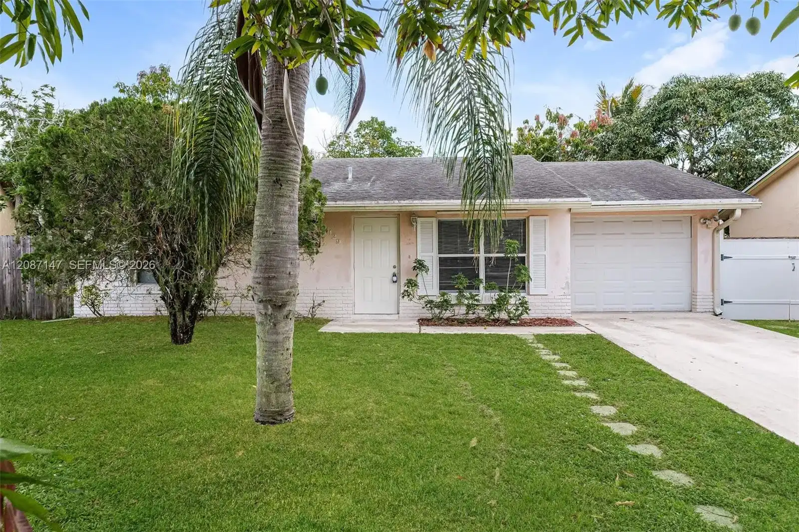 6129 Moonbeam Dr, Lake Worth FL 33463