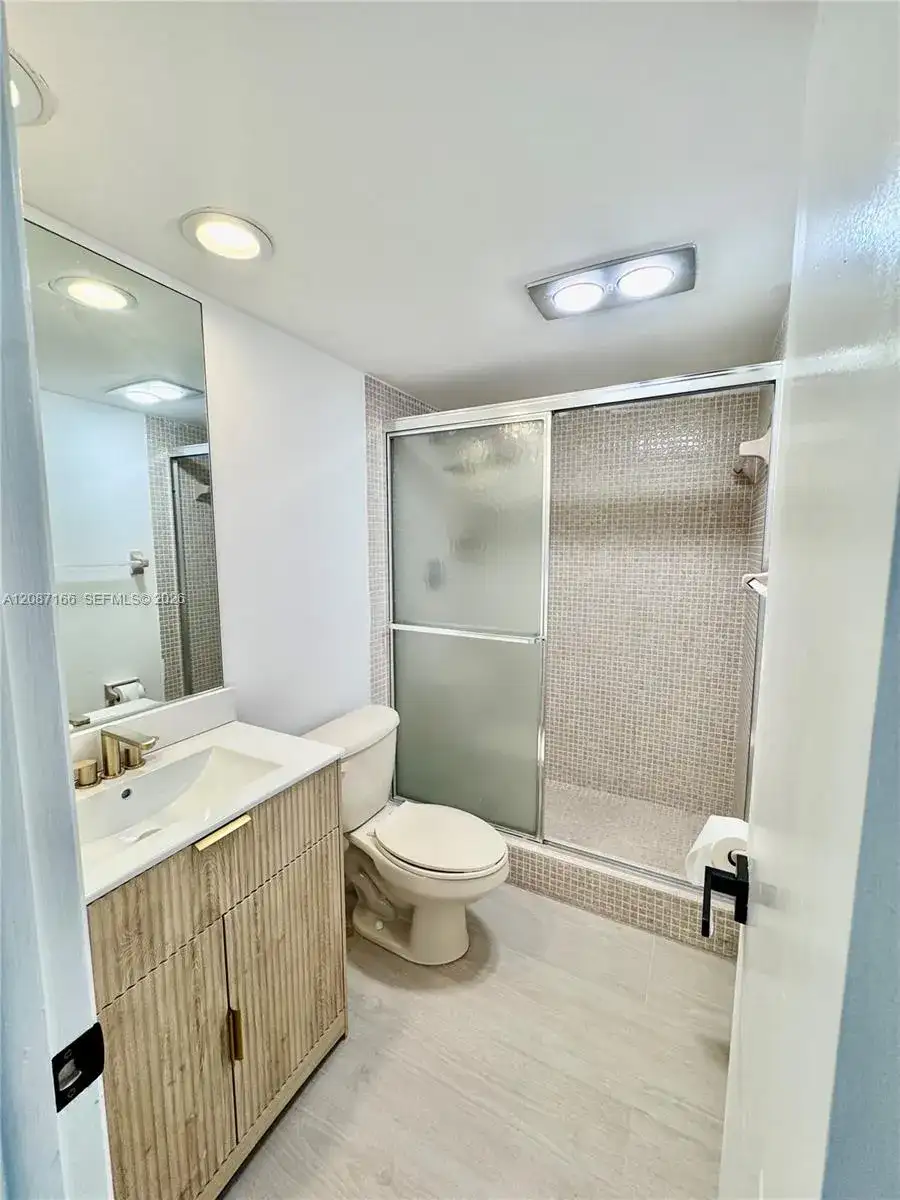 575 Oaks Ln # 1008, Pompano Beach FL 33069 photo 2