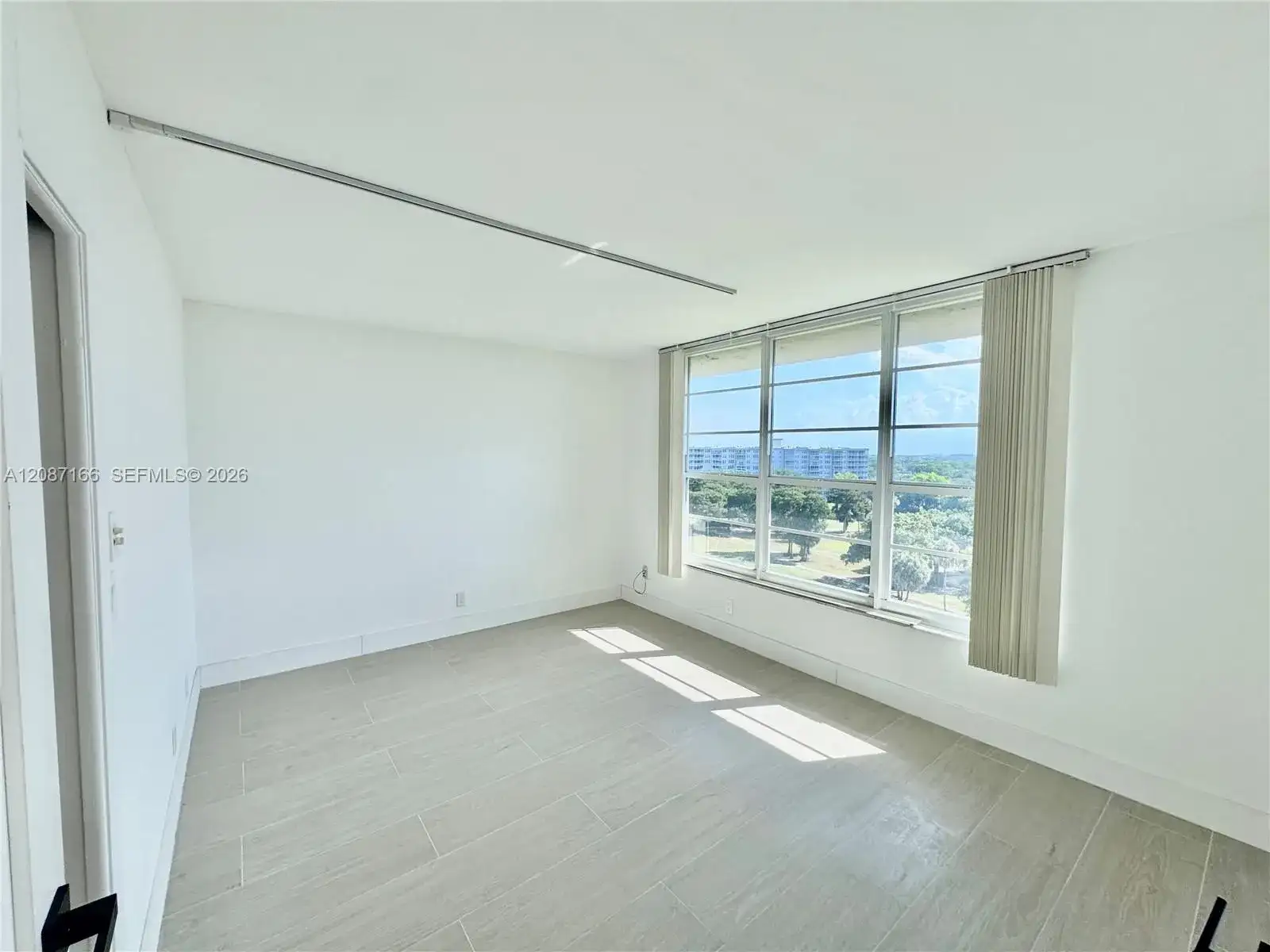 575 Oaks Ln # 1008, Pompano Beach FL 33069 photo 5
