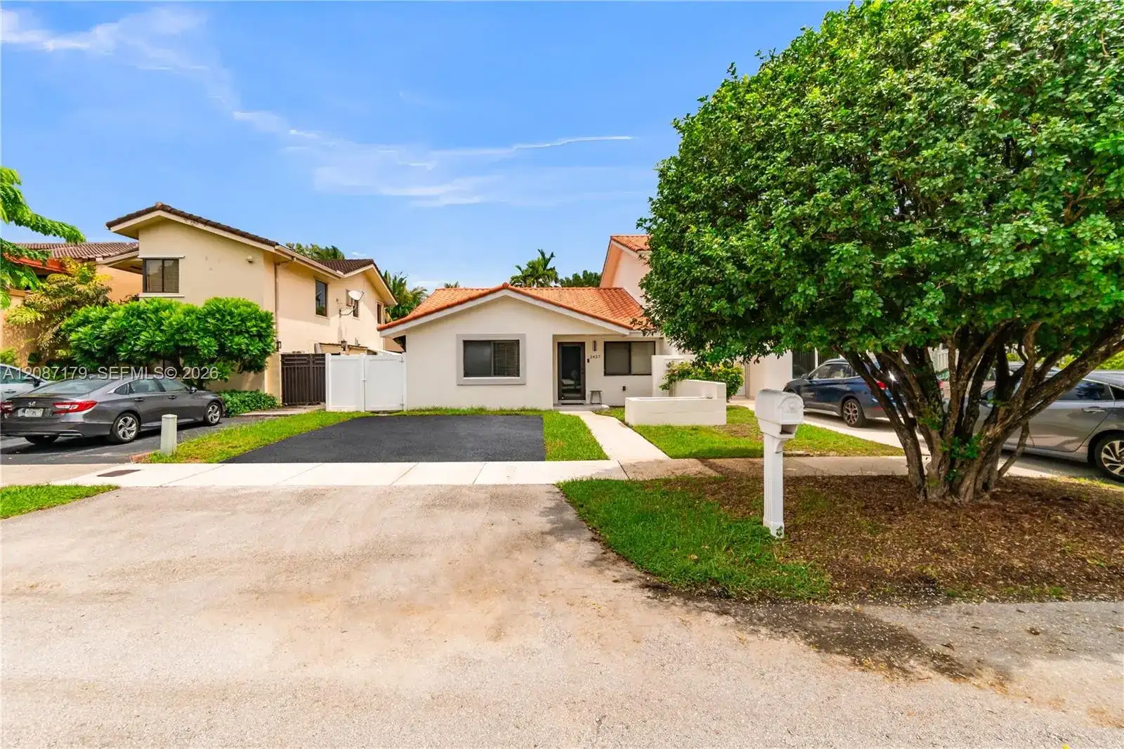 2437 SW 99th Ct, Miami FL 33165 photo 3