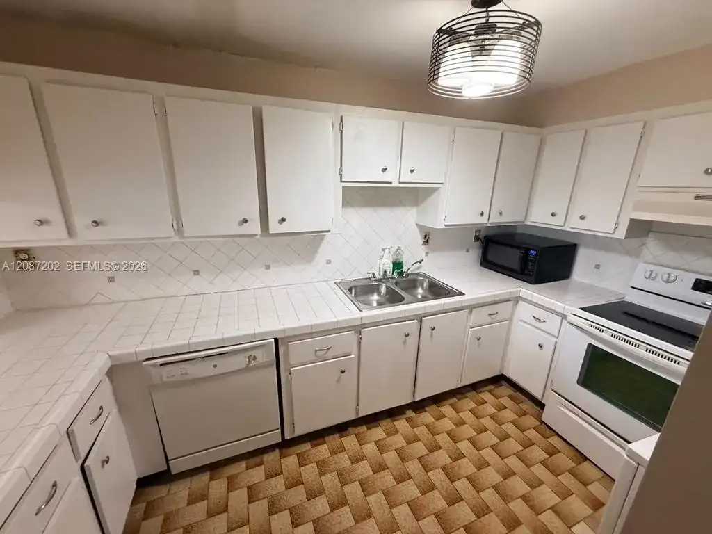 10000 NW 80th Ct # 2361, Hialeah Gardens FL 33016