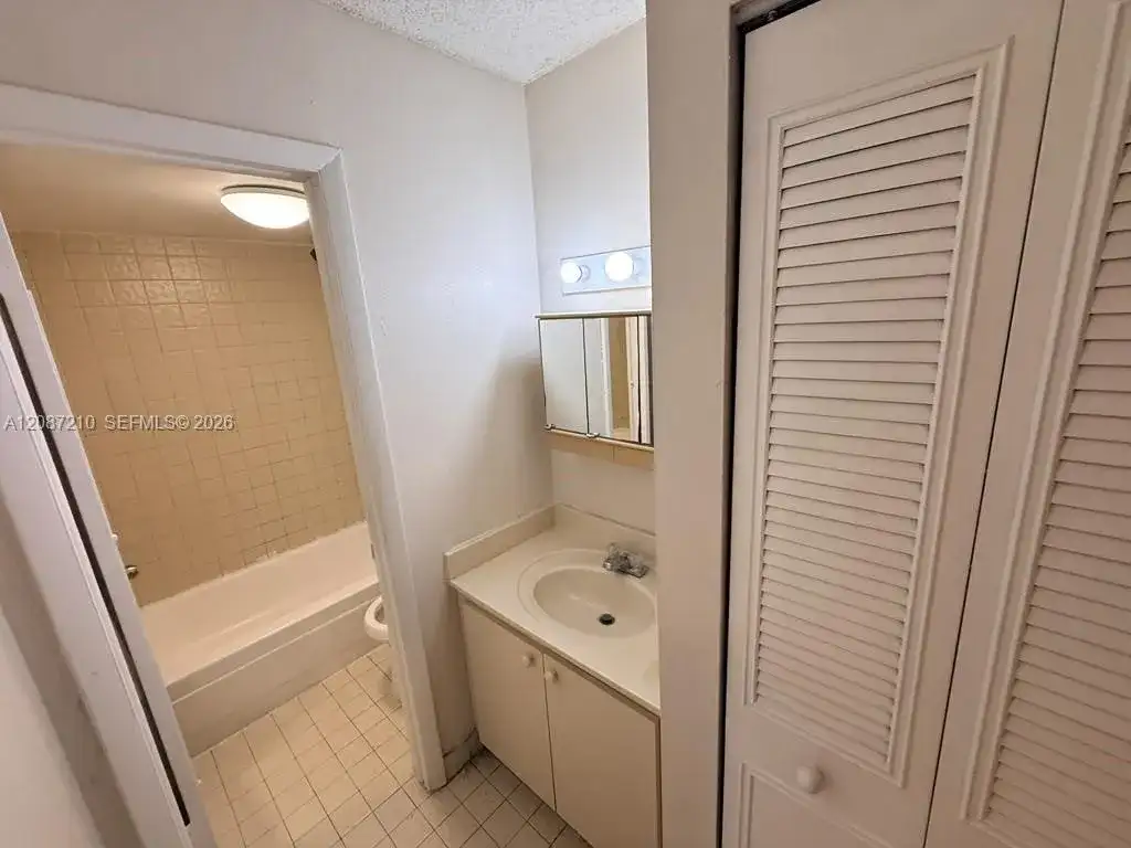 4713 NW 7th St # 1, Miami FL 33126 photo 4