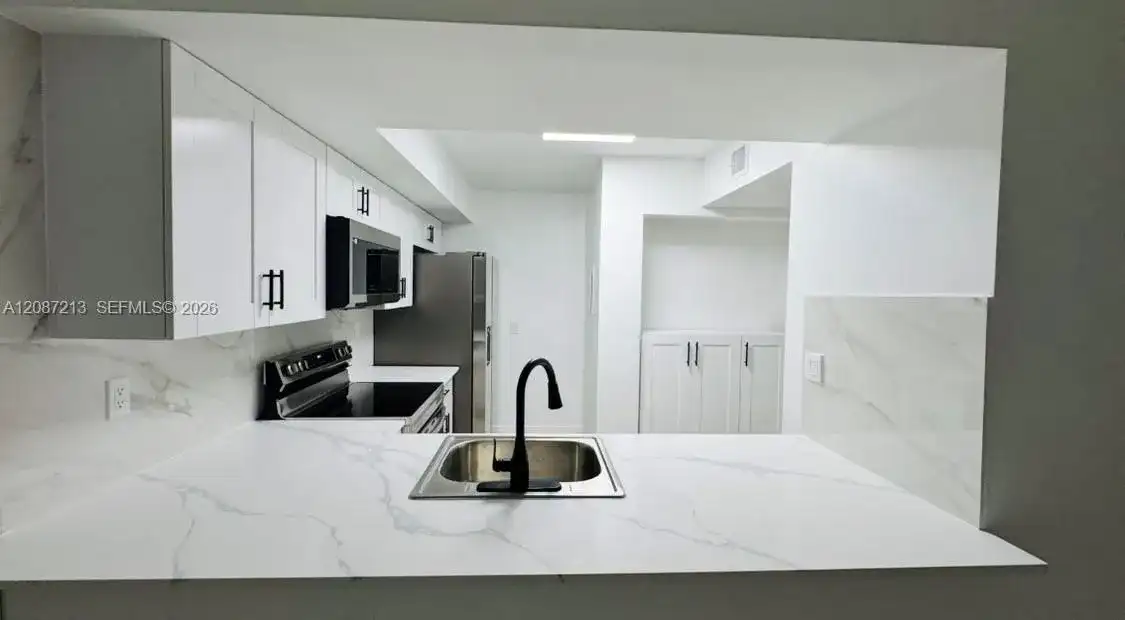 18216 Mediterranean Blvd # 19, Hialeah FL 33015